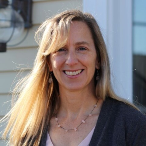 Tara Nye Lewis Headshot